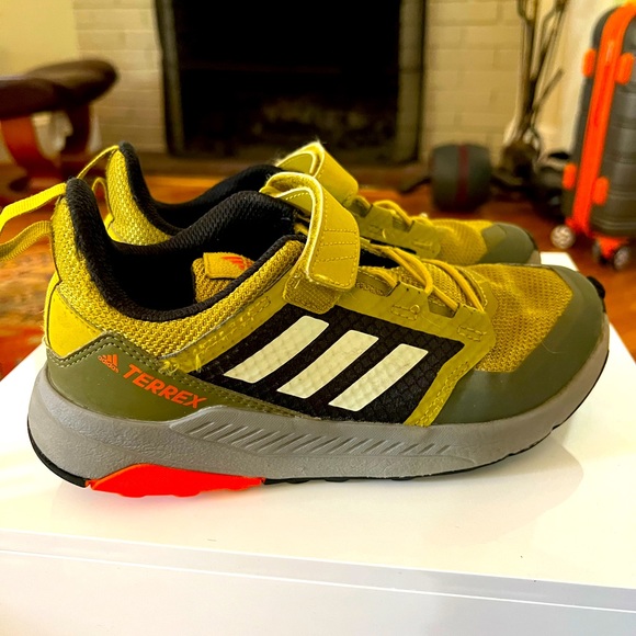 adidas Unisex-Child Terrex Trailmaker Sneaker - Picture 1 of 4